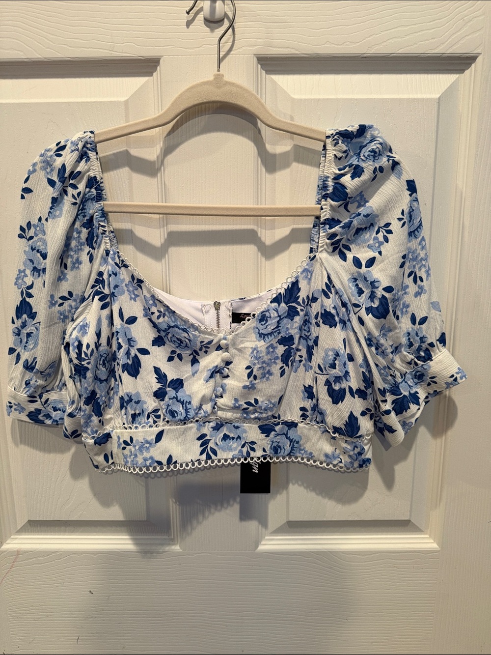Love by design Blue Floral Puff-Sleeve Crop Top - Women